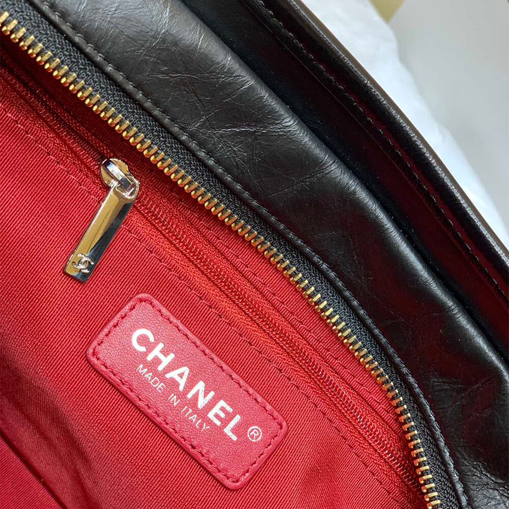 CHANEL&#8217;S GABRIELLE HOBO HANDBAG