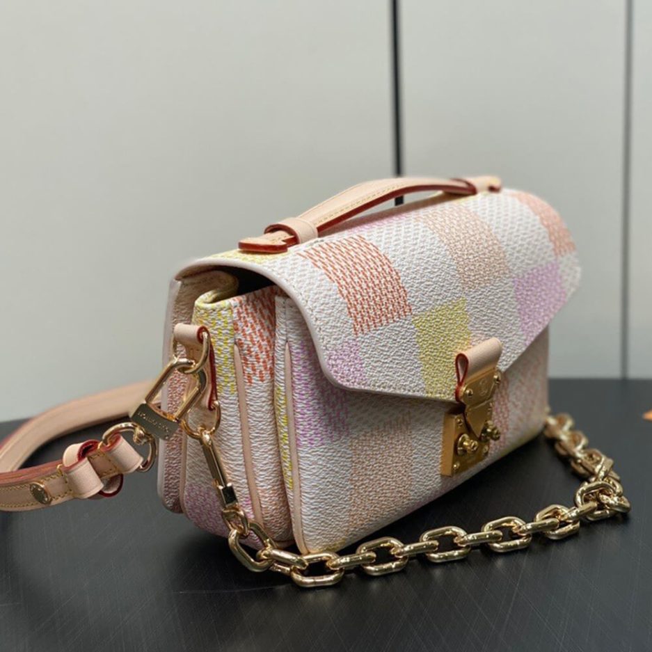 LV Pochette Metis East West