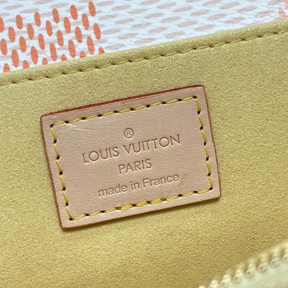 LV Pochette Metis East West